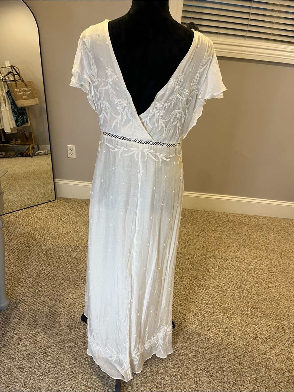 NWOT Love The Label White Embroidered V-Neck Maxi Dress- medium - Picture 4 of 6